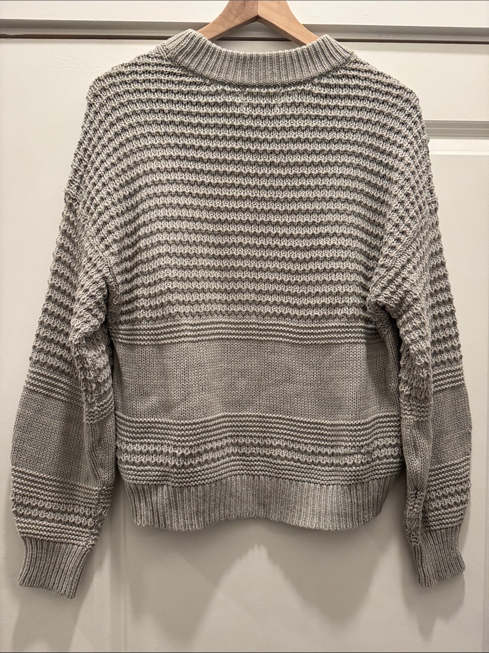 Universal Thread Women's Textured Crewneck Sweater - Light Gray - Picture 3 of 4